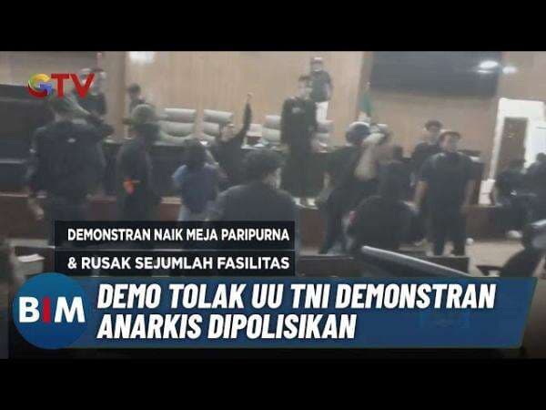 Demo Ricuh di DPRD Kota Bekasi, Massa Naik ke Meja Paripurna dan Rusak Fasilitas