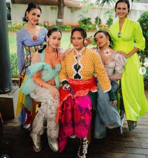 Andien Ramaikan Hari Kebaya Nasional Lewat #KitaBerkebaya