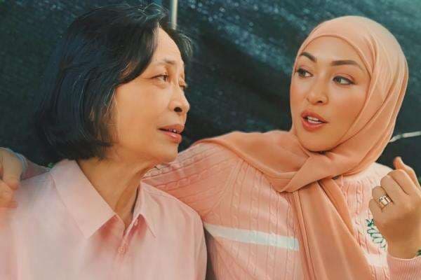 Angelina Sondakh Sedih, Sang Ibu Masuk Rumah Sakit