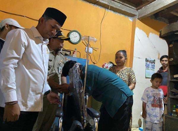 Legislator Perindo Dina Masyusin Terjun ke Masyarakat Bagikan Bantuan Kursi Roda