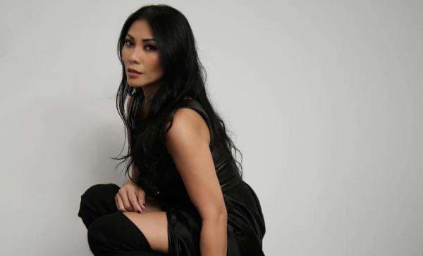 Intip Aksi Menawan Anggun Hibur Presiden Macron