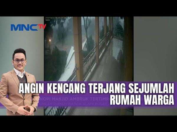 Hujan Deras dan Angin Kencang Rusak Bangunan di Padalarang