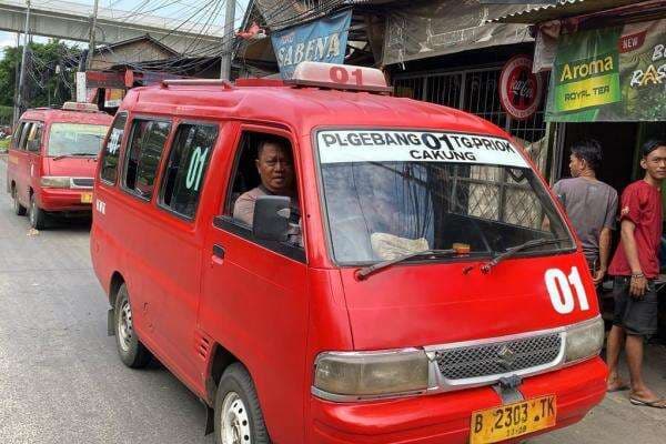 Macet Parah di Tanjung Priok, Sopir Angkot Stres Pendapatan Anjlok