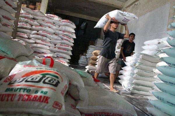 Ini Alasan Bansos Beras 10 Kg Langsung Disalurkan untuk Dua Bulan