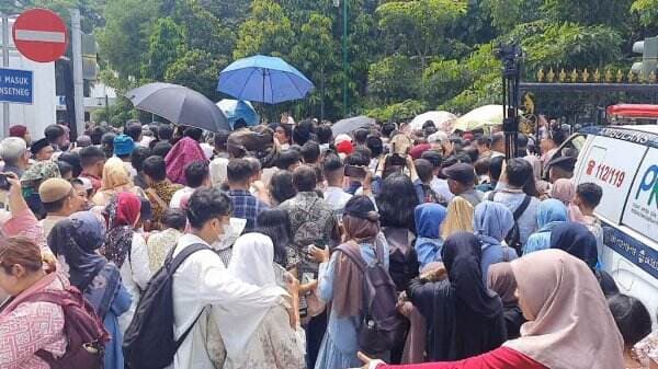 Antrean Open House Jokowi Ricuh sampai Ada yang Pingsan, Istana : Kami Mohon Maaf