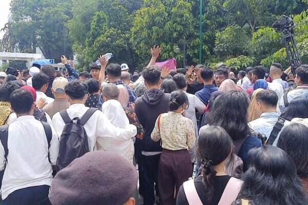 Antrean Open House Jokowi Sempat Ricuh, Istana Mohon Maaf