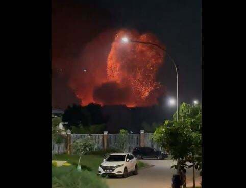 Api Berkobar dari Ledakan Peluru di Perbatasan Bogor-Bekasi