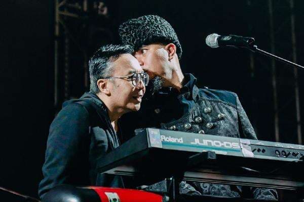 Ahmad Dhani Ungkap Lagu Dewa 19 yang Diciptakan Khusus untuk Ari Lasso Ahmad Dhani Ungkap Lagu Dewa 19 yang Diciptakan Khusus untuk Ari Lasso