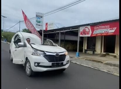Viral Avanza Zombie Tetap Melaju meski Ringsek Parah