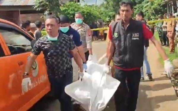 Gowa Geger, Ayah Tewas Mengenaskan Ditikam Anak Tiri Gowa Geger, Ayah Tewas Mengenaskan Ditikam Anak Tiri