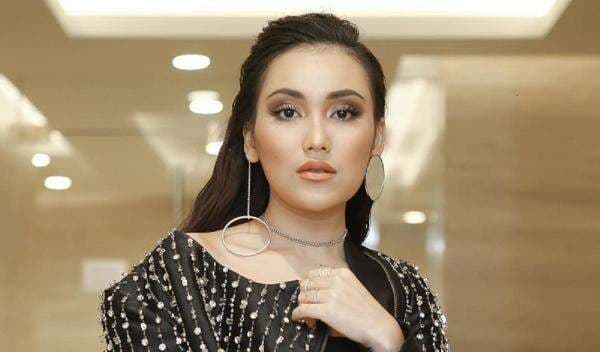 Ayu Ting Ting Menyesal Lanjut Kuliah, Ini Alasannya
