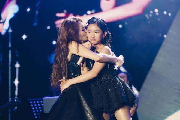 Momen Menyentuh Bilqis Manggung Bareng Ayu Ting Ting