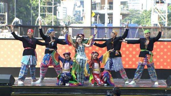 Ayu Ting Ting Ramaikan Konser Jakarta Dalam Warna di Bundaran HI, Intip Keseruannya!