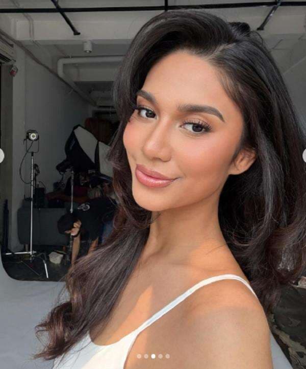 5 Potret Centil Azizah Salsha Pakai Tanktop Putih dan Riasan Bold, Netizen Sindir Ngikutin Ariel Tatum