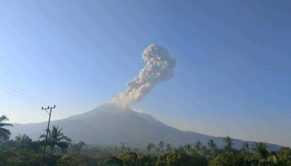 Breaking News! Gunung Lewotobi Laki-laki Kembali Meletus, Lontarkan Abu Vulkanik 1.500 Meter