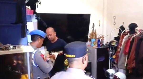 Propam Polres Gowa Gerebek Indekos, Oknum Polisi Kepergok Bersama Seorang Wanita