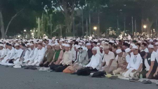 Massa Reuni 212 Mulai Padati Monas