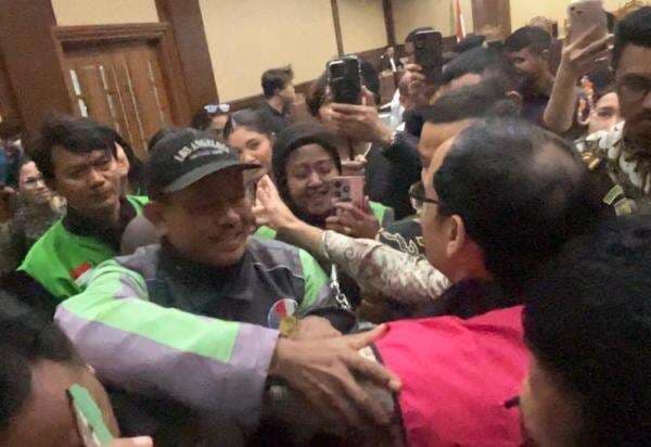 Momen Nadiem Banjir Pelukan Ojol di Sidang Kasus Korupsi Chromebook