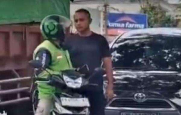 Amarah Letda FA Meledak hingga Pukuli Ojol karena Diklakson saat Bawa Anak ke RS Amarah Letda FA Meledak hingga Pukuli Ojol karena Diklakson saat Bawa Anak ke RS