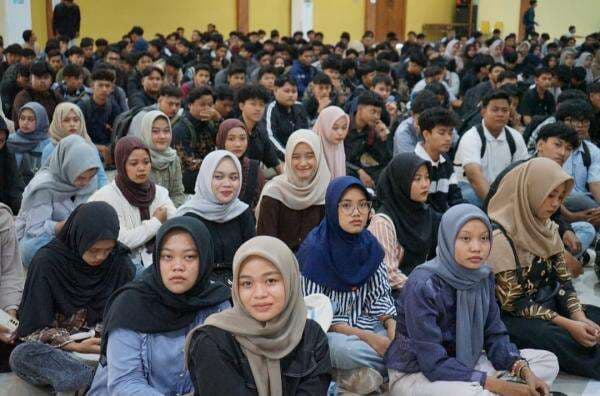 1.110 Mahasiswa Baru Ikuti PKKMB Unigoro 2025, Ditutup Aksi Mr. Jono-Joni