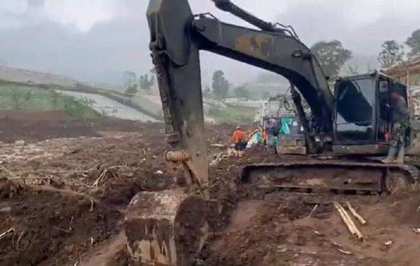 Update Longsor Cisarua: 70 Kantong Jenazah Dievakuasi, 10 Korban Masih Hilang