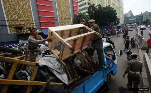 Curhat Pilu Pedagang Kaki Lima di Jakarta: 1 Juta Warung Kelontong Terancam Bangkrut