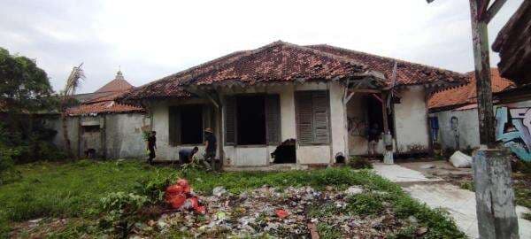 Peringati HUT RI ke-80, Sekelompok Pemuda Gelar Aksi Bersih-Bersih di Cagar Budaya Rengasdengklok