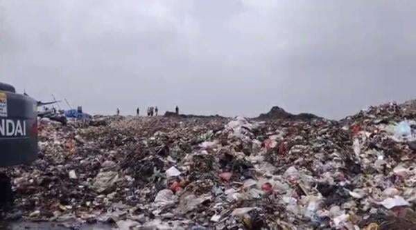 Operator Alat Berat Tewas Tertimbun Longsoran Sampah di TPA Galuga Bogor