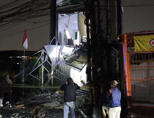 Polisi Selidiki Penyebab Ledakan di Gedung Farmasi Pondok Aren