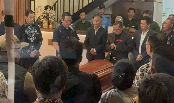 Tewas Ditembak di Peru, Jenazah Staf KBRI Zetro Tiba di RI Disambut Isak Tangis Keluarga Tewas Ditembak di Peru, Jenazah Staf KBRI Zetro Tiba di RI Disambut Isak Tangis Keluarga