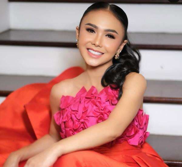 Momen Yuni Shara Asyik Jajan di Pasar Yogyakarta