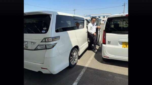 Toyota Vellfire Cuma Laku Rp7 Juta di Jepang, Bikin Heboh Netizen: Di Indonesia Jadi Barang Mewah