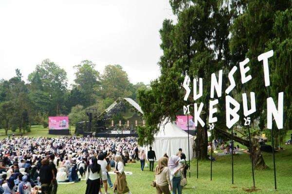 Perdana di Tahun 2025, Sunset di Kebun Hibur Pengunjung Kebun Raya Cibodas
