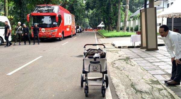 Timnas Kalahkan China, Kucing Prabowo Kalahkan Semua Hati: Momen Gemas di Kertanegara! Timnas Kalahkan China, Kucing Prabowo Kalahkan Semua Hati: Momen Gemas di Kertanegara!