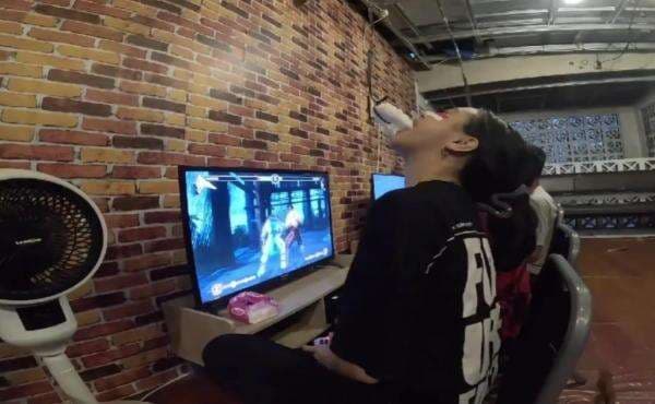 AZBUN Spesial 17-an: Azia Riza Gagal Fokus Jaga PS Gara-Gara Kerupuk!