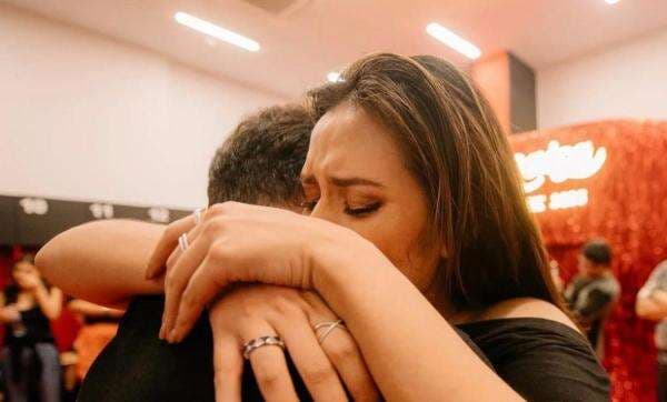 Ibunda Raisa Dimakamkan di TPU Cenere, Hamish Daud Turut Hadir