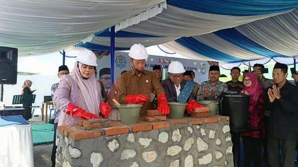 Motivasi Santri di Milad Ke-14 Lenterahati, Wamendiktisaintek Fauzan Ceritakan Kisah Hidupnya