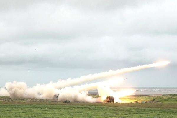 Pertama Kalinya, Taiwan Tembakkan Puluhan Rudal HIMARS Amerika ke Arah China Pertama Kalinya, Taiwan Tembakkan Puluhan Rudal HIMARS Amerika ke Arah China