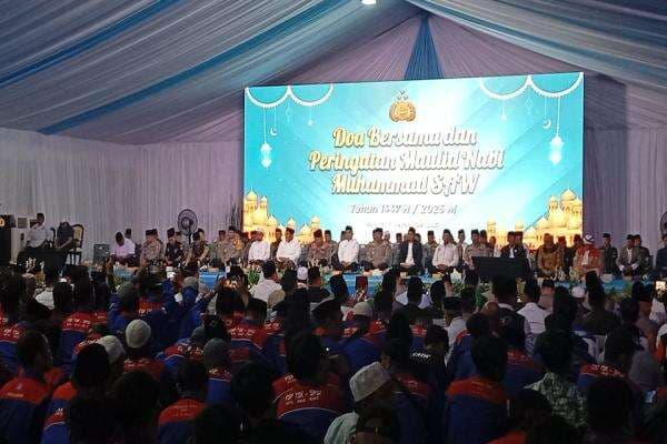 Kapolri Bersama Ribuan Buruh hingga Ojol Gelar Doa Bersama dan Peringati Maulid Nabi di Polda Metro Jaya