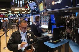 Wall Street Dibuka Variatif Imbas Fed Rate dan Laporan Keuangan Oracle