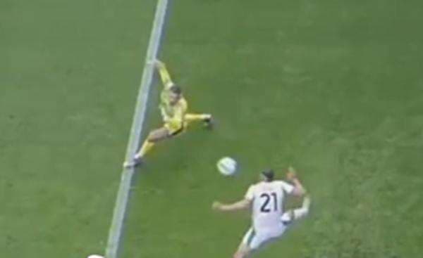 Momen Heroik Jay Idzes saat Sassuolo Bantai Atalanta: Cegah Gol Tendangan Keras Ademola Lookman Pakai Muka!