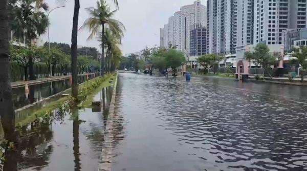 Foto-Foto Ancol Diterjang Banjir Rob, Gerbang Marina Ditutup Sementara