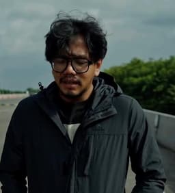 Ferry Irwandi: Pemerintah Hadir Lewat TNI&ndash;Polri, Buka Jalur hingga Kirim Bantuan ke Daerah Terisolasi