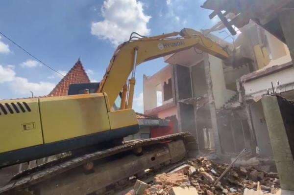 Kronologi Rumah 2 Lantai di Pati Dirobohkan, Berawal dari Sengketa Harta Gono-Gini Kronologi Rumah 2 Lantai di Pati Dirobohkan, Berawal dari Sengketa Harta Gono-Gini