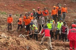 Longsor Cilacap, Polri Kerahkan 155 Personel dan 4 Anjing Pelacak Cari Korban Tertimbun