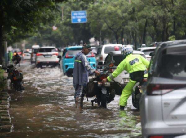 Banjir Jakarta, Kunjungan Masyarakat ke Mal Turun