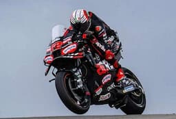 Hasil Kualifikasi MotoGP Valencia 2025: Marco Bezzecchi Rebut Pole Position, Francesco Bagnaia Terlempar Ke-16!