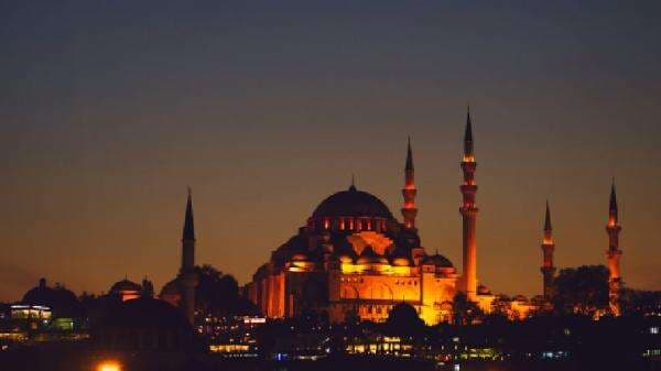 Bacaan Bilal Tarawih 11 Rakaat dan Doa Jawaban Makmum, Muslim Perlu Tahu