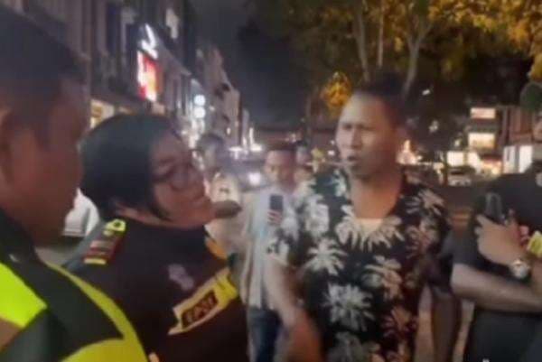 Viral Debt Collector Tantang Polwan saat Tarik Mobil di Tangerang, Endingnya Ditangkap Viral Debt Collector Tantang Polwan saat Tarik Mobil di Tangerang, Endingnya Ditangkap