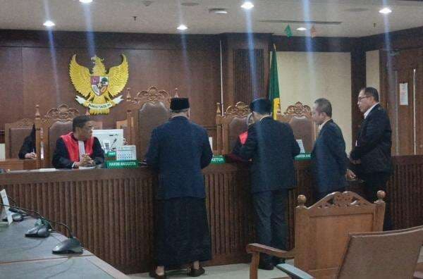 Sidang Gugatan Ijazah Gibran Rp125 Triliun Ditunda Lagi, Data Belum Lengkap